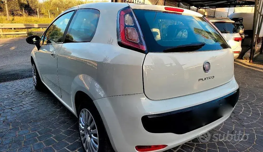 Usata Fiat Punto Evo Dynamic 77 CV (56 kW) 2010 Bianco Utilitaria