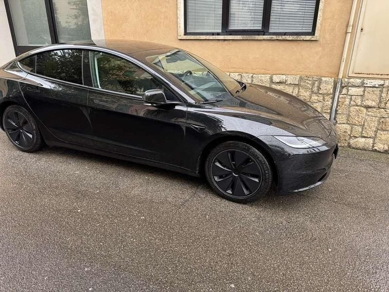 Nero Usata 2024 Tesla Model 3 Berlina | 35.000 € (Buon prezzo) - Immagine 1/2