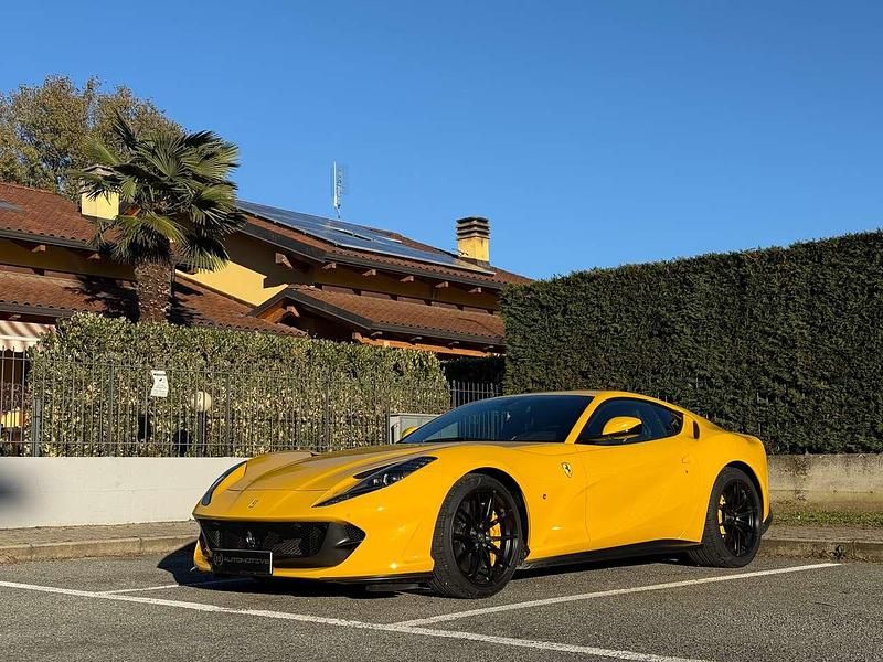 Usata Ferrari 812 799 CV (587 kW) 2018 Giallo Coupé