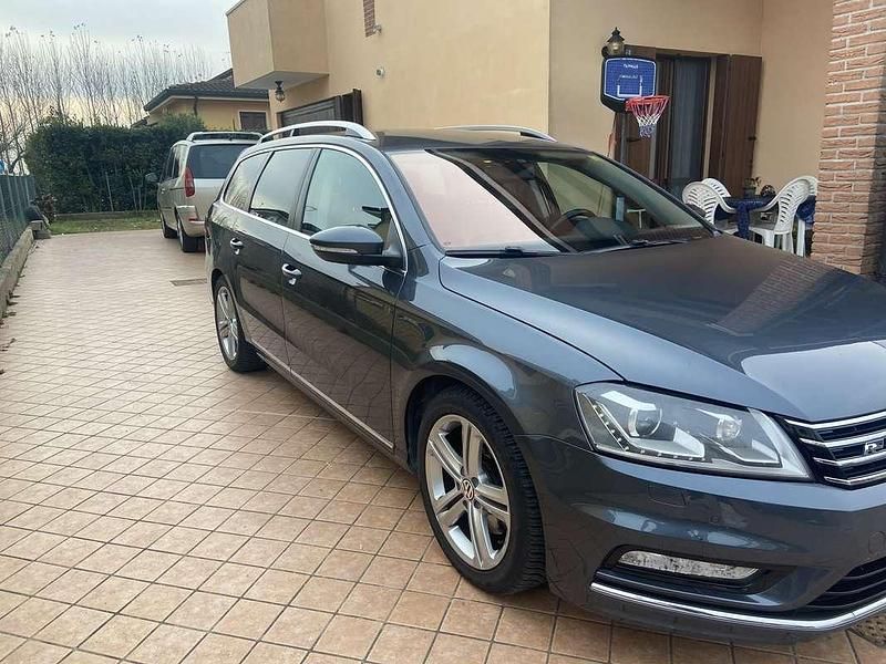 Usata VW Passat R-line 140 CV (102 kW) 2013 Grigio Station wagon