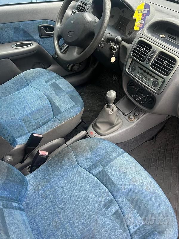 Usata Renault Clio II 2000 Grigio Berlina