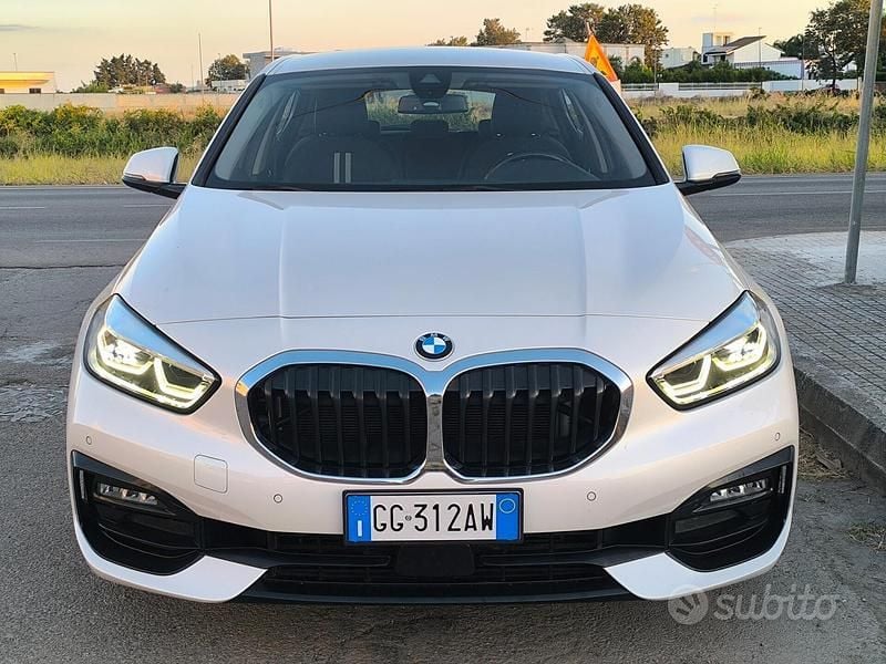 Usata BMW 118 Sport Line 150 CV (110 kW) 2021 Bianco Utilitaria