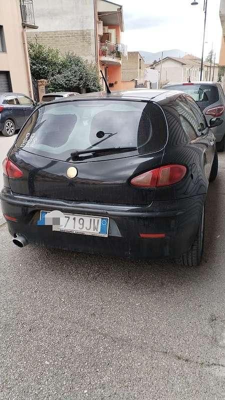 Usata Alfa Romeo 2000 Progression 116 CV (85 kW) 2002 Nero Berlina