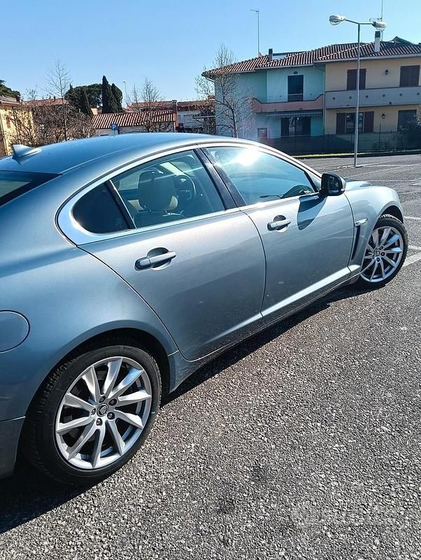 Usata Jaguar XF 204 CV (150 kW) 2013 Grigio Berlina