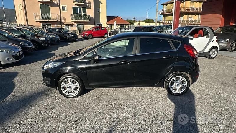 Usata Ford Fiesta 80 CV (58 kW) 2016 Nero Berlina