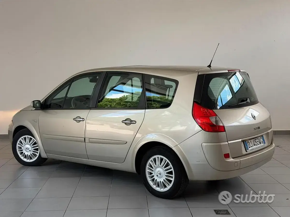 Usata Renault Grand Scénic II 111 CV (81 kW) 2007 Beige Monovolume