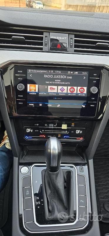 Usata VW Passat Executive 150 CV (110 kW) 2021 Blu/azzurro Station wagon