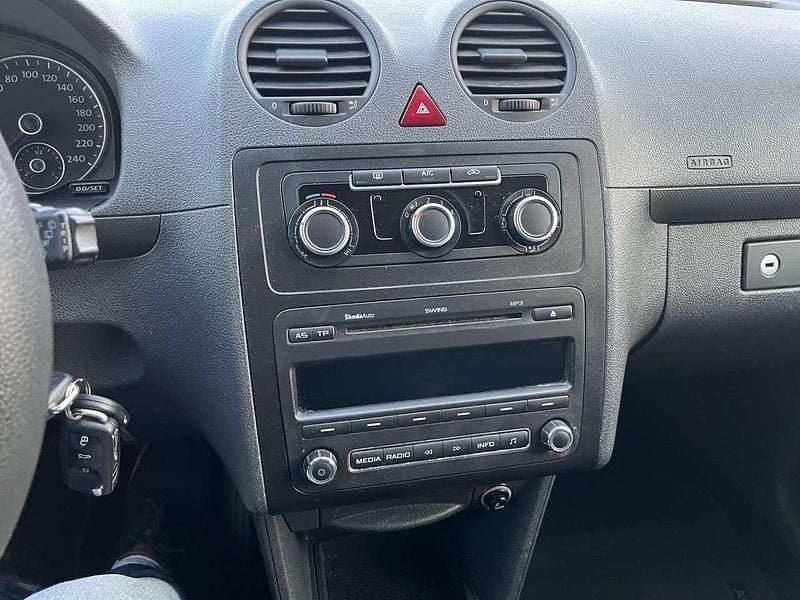 Usata VW Caddy Trendline 102 CV (75 kW) 2015 Grigio Monovolume