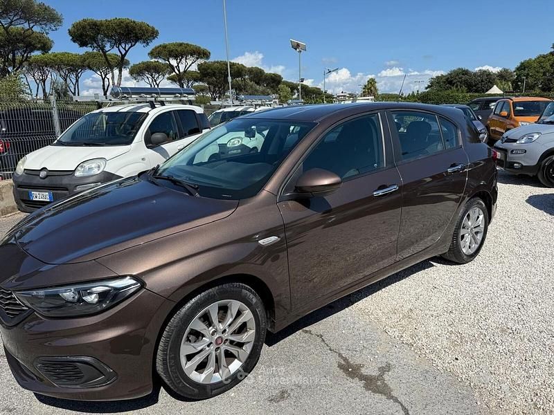 Usata Fiat Tipo Lounge 95 CV (69 kW) 2018 Marrone Berlina