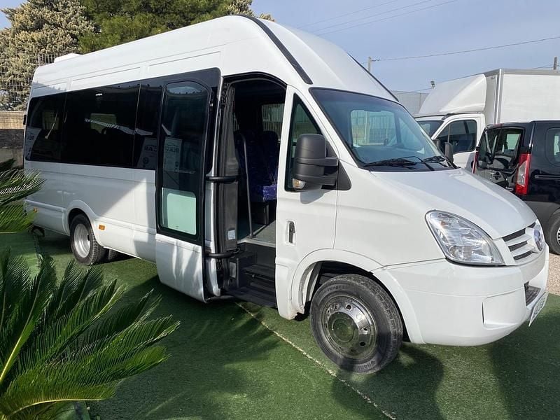 Usata Iveco Daily 149 CV (109 kW) 2008 Bianco Berlina