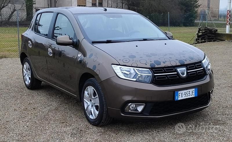 Usata Dacia Sandero Comfort 90 CV (66 kW) 2019 Marrone Berlina