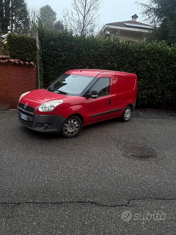 Usata Fiat Doblò 2011 Rosso Monovolume