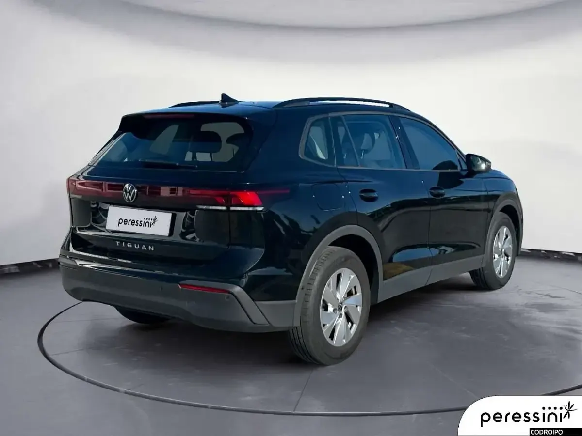 Usata VW Tiguan Life 150 CV (110 kW) 2025 Grenadill black metallizzato SUV