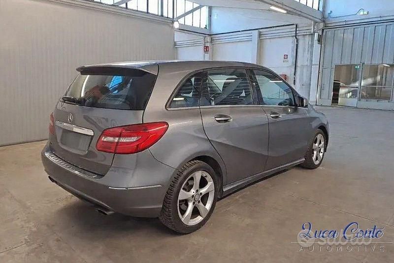 Usata Mercedes B180 Premium 122 CV (89 kW) 2013 Grigio Utilitaria