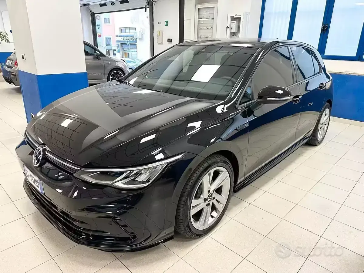 Usata VW Golf VII R-line 150 CV (110 kW) 2021 Nero Utilitaria