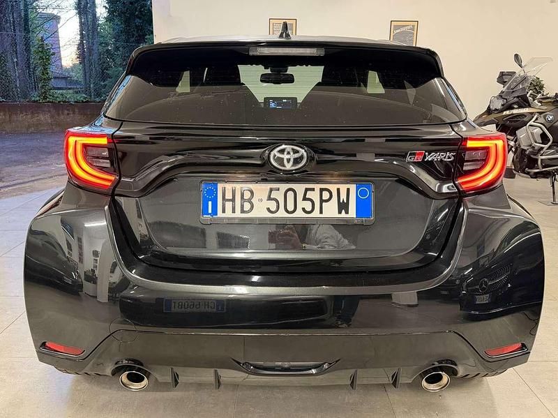 Usata Toyota Yaris 261 CV (191 kW) 2023 Precious black Utilitaria