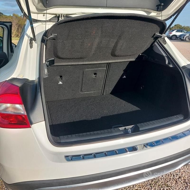 Usata Mercedes GLA180 110 CV (80 kW) 2015 Bianco SUV