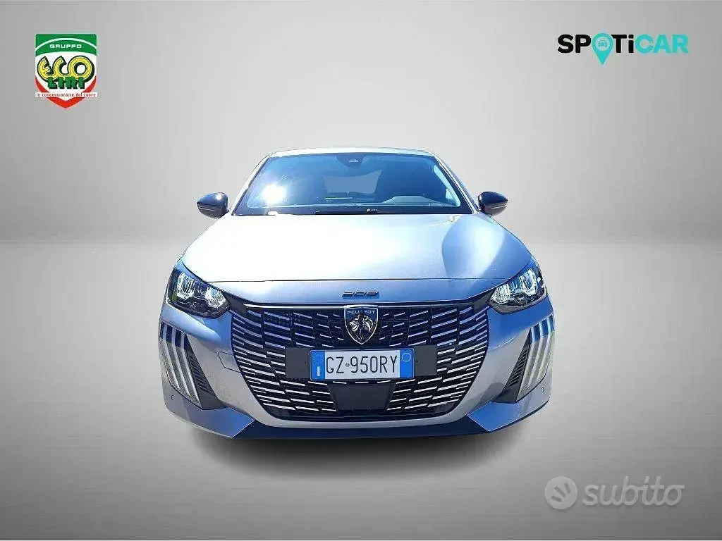 Usata Peugeot 208 Allure 101 CV (74 kW) 2025 Grigio Utilitaria