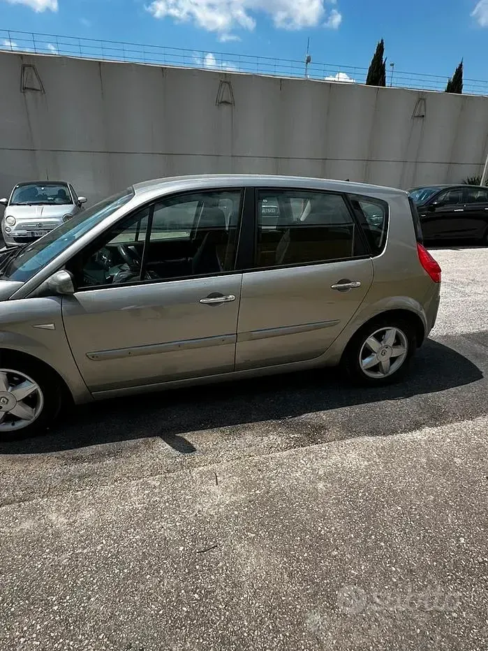 Usata Renault Scenic E-Tech 106 CV (77 kW) 2007 Grigio Monovolume