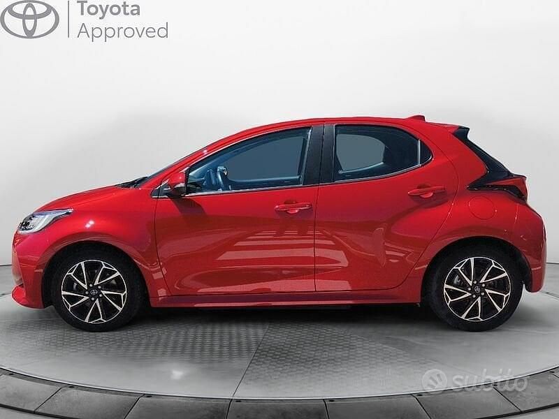 Usata Toyota Yaris Hybrid Trend 92 CV (67 kW) 2023 Rosso Berlina