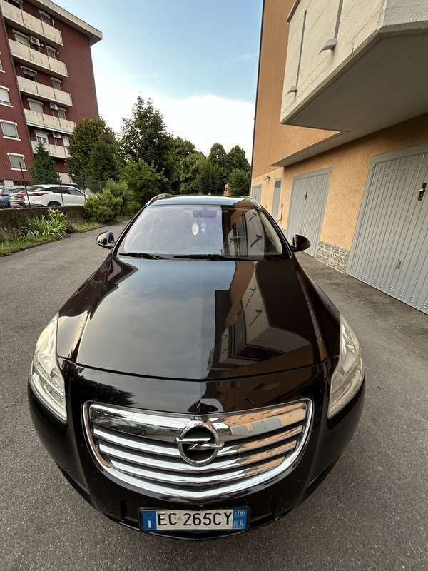 Nero Usata 2010 Opel Insignia Cosmo Station wagon | 3000 € (Ottimo prezzo) - Immagine 1/4