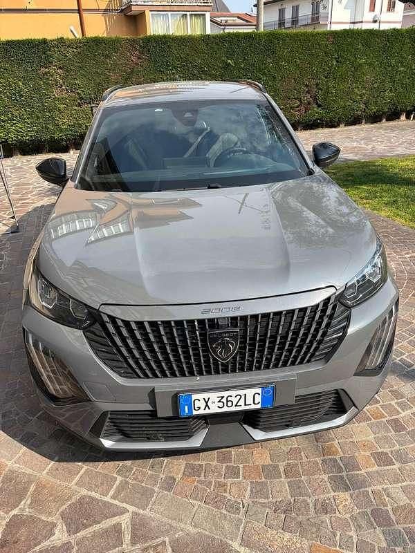 Usata Peugeot 2008 Allure 136 CV (100 kW) 2025 Grigio SUV