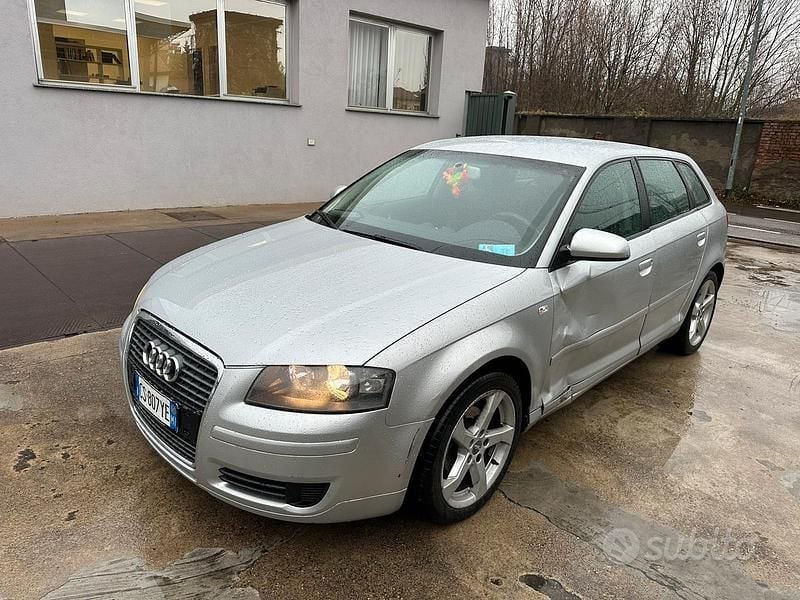 Grigio Usata 2005 Audi A3 Tre volumi | 1500 € (Super prezzo) - Immagine 1/4