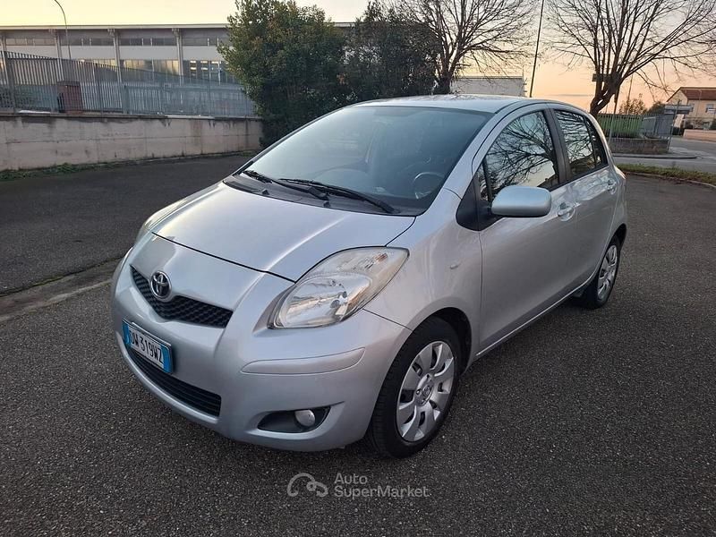 Usata Toyota Yaris 69 CV (50 kW) 2009 Grigio Berlina