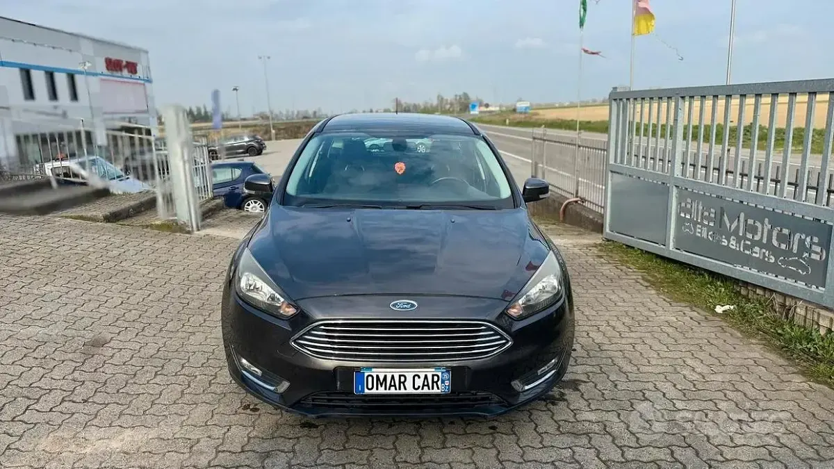 Usata Ford Focus 120 CV (88 kW) 2015 Grigio Station wagon