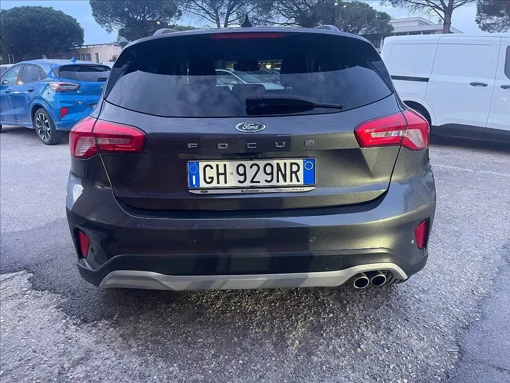 Usata Ford Focus Active 120 CV (88 kW) 2022 Grigio metallizzato SUV