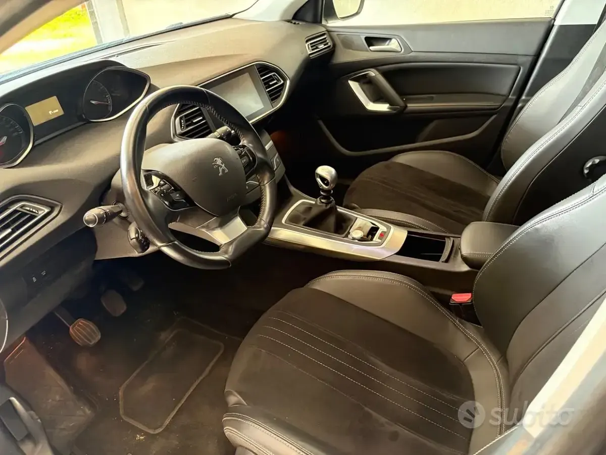 Usata Peugeot 308 SW 131 CV (96 kW) 2016 Station wagon