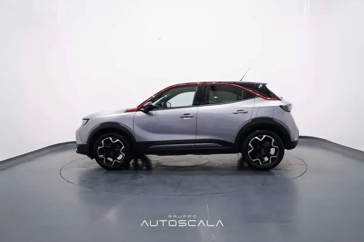 Usata Opel Mokka GS Line 131 CV (96 kW) 2022 Grigio artense / tetto sport SUV