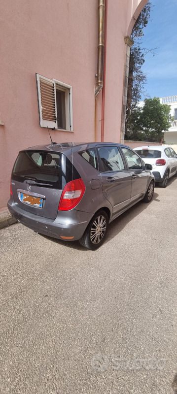 Grigio Usata 2009 Mercedes A180 Monovolume | 3500 € (Buon prezzo) - Immagine 1/4