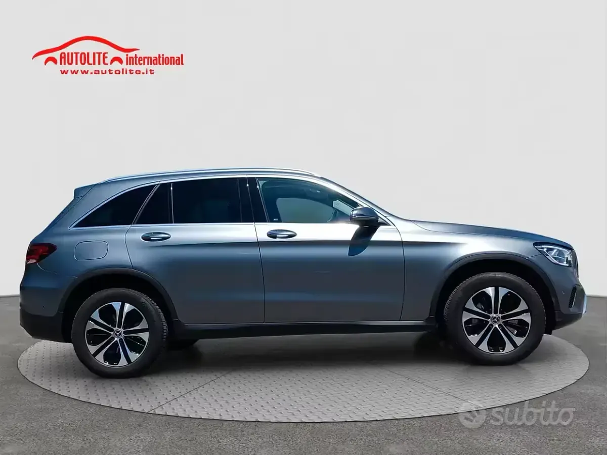 Usata Mercedes GLC300 Business 211 CV (155 kW) 2021 Grigio SUV