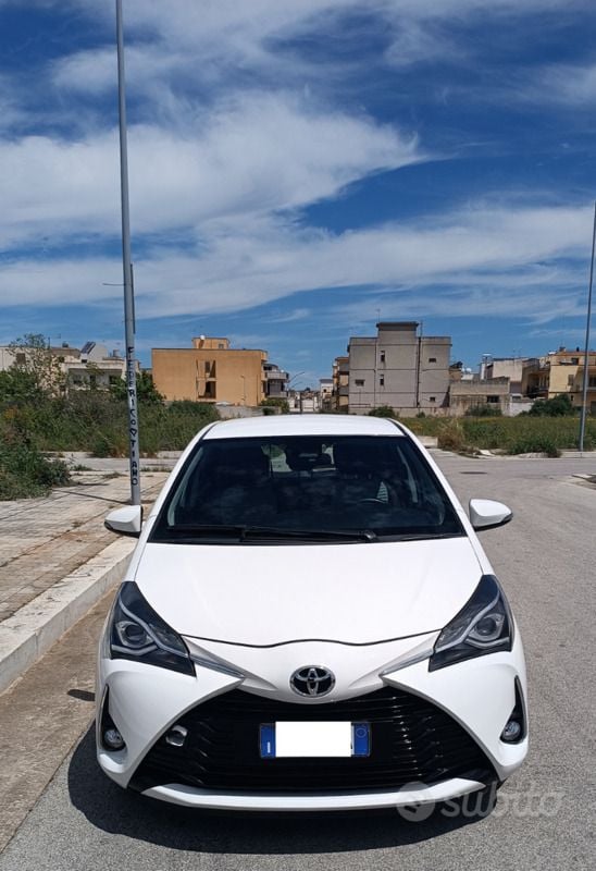 Usata Toyota Yaris Active 72 CV (52 kW) 2019 Bianco Berlina