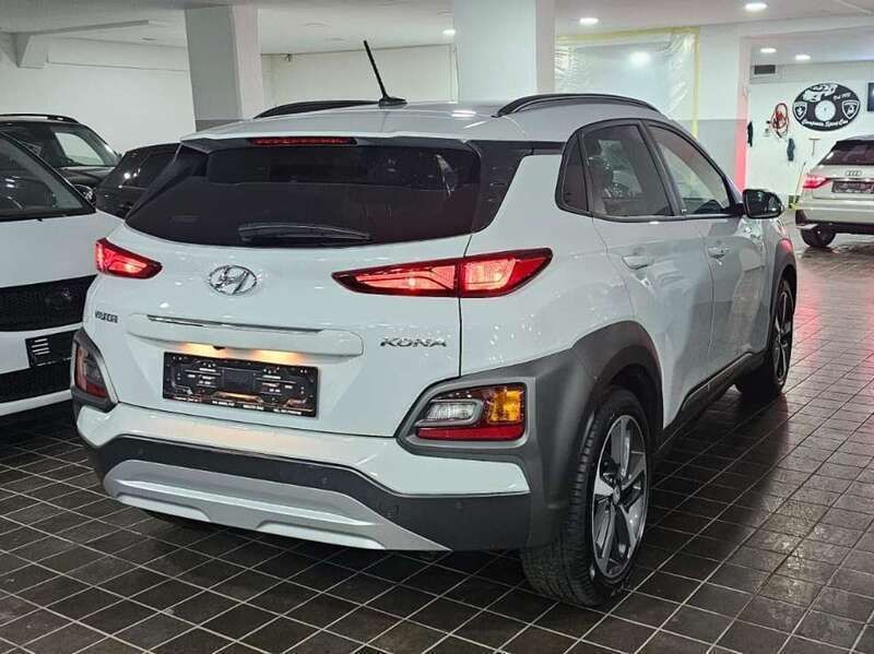 Usata Hyundai Kona Xpossible 101 CV (74 kW) 2020 Dark metal grey SUV