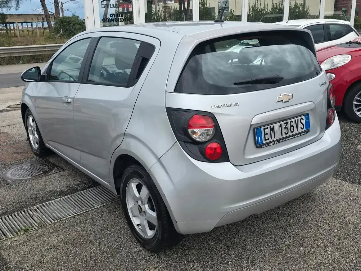 Usata Chevrolet Aveo LS 84 CV (61 kW) 2013 Argento Berlina