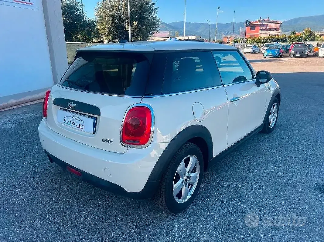 Usata Mini ONE 75 CV (55 kW) 2015 Bianco Utilitaria
