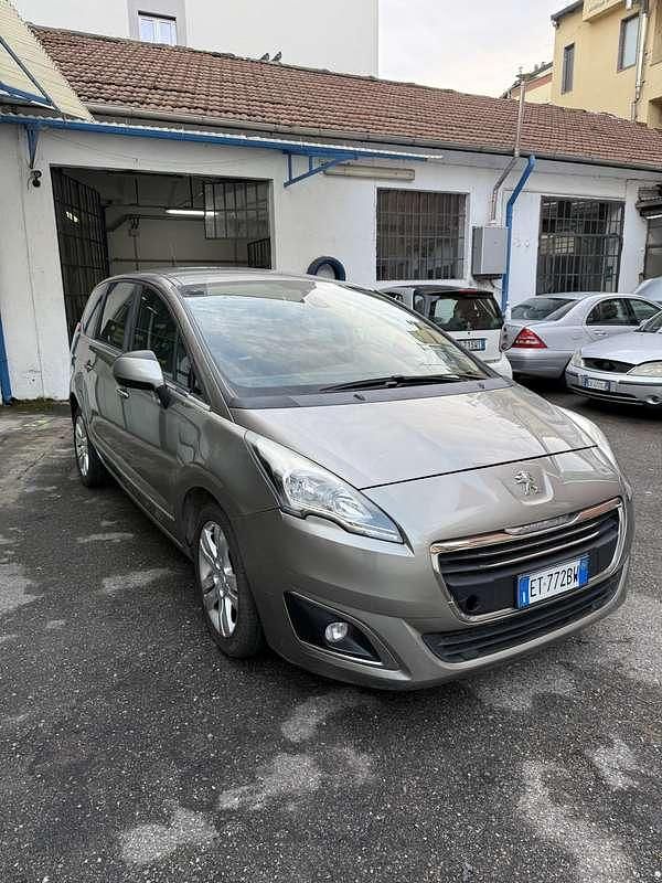 Usata Peugeot 5008 114 CV (83 kW) 2014 Monovolume