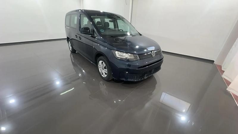 Usata VW Caddy Maxi 122 CV (89 kW) 2023 Starlight blue metallizzato Monovolume