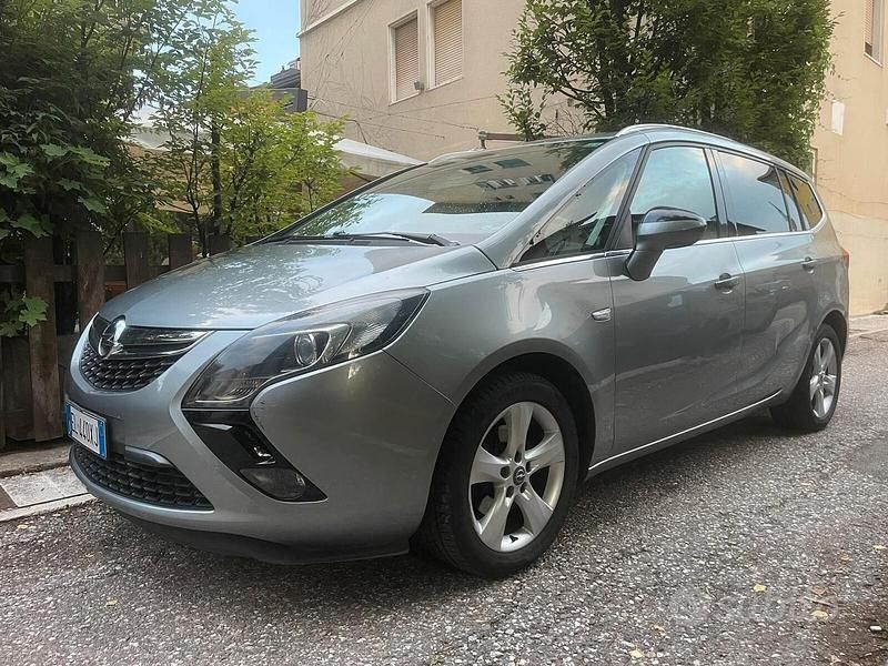 Usata Opel Zafira Tourer 110 CV (80 kW) 2012 Grigio Monovolume