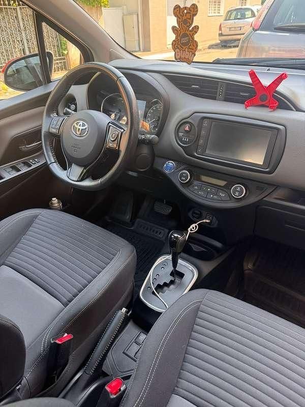 Usata 2019 Toyota Yaris Hybrid Sol Due volumi | 11.900 € (Buon prezzo) - Immagine 1/4