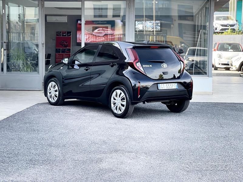 Usata Toyota Aygo X 72 CV (52 kW) 2024 Nero SUV