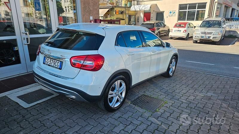 Usata Mercedes GLA220 177 CV (130 kW) 2016 Bianco SUV
