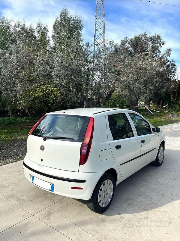 Usata Fiat Punto 69 CV (50 kW) 2009 Bianco Berlina