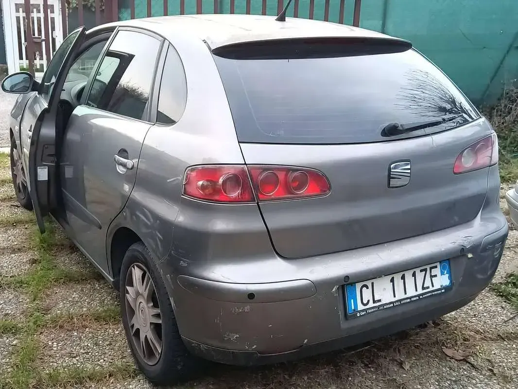 Usata Seat Ibiza 101 CV (74 kW) 2004 Grigio Utilitaria