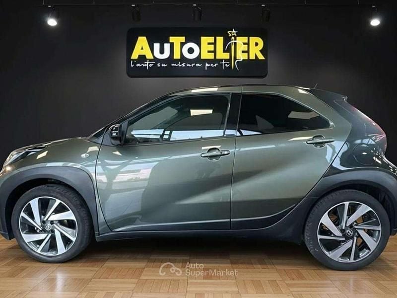 Usata Toyota Aygo X Lounge 72 CV (52 kW) 2022 Bicolore SUV