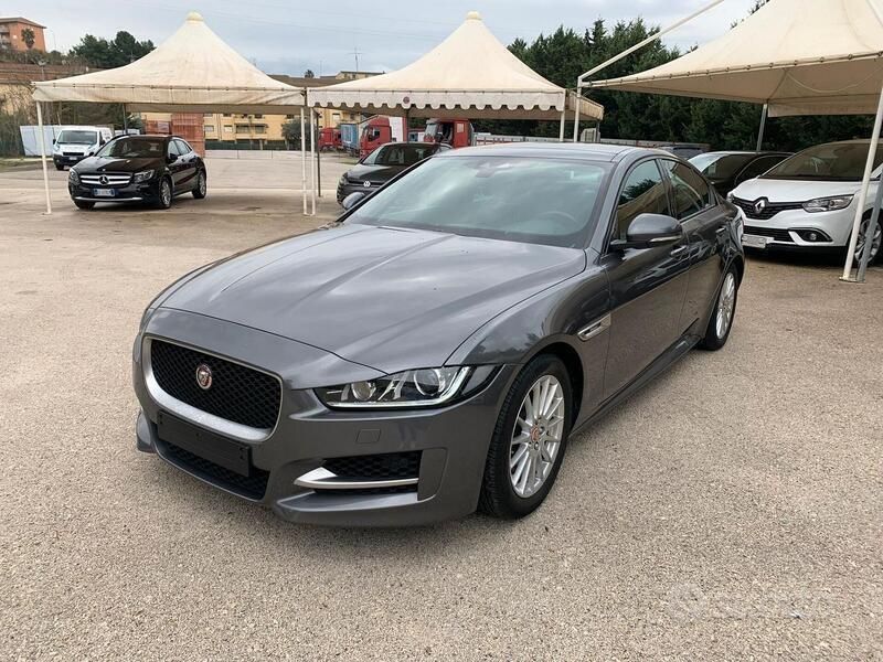 Usata Jaguar XE R-Sport 163 CV (119 kW) 2018 Grigio Berlina