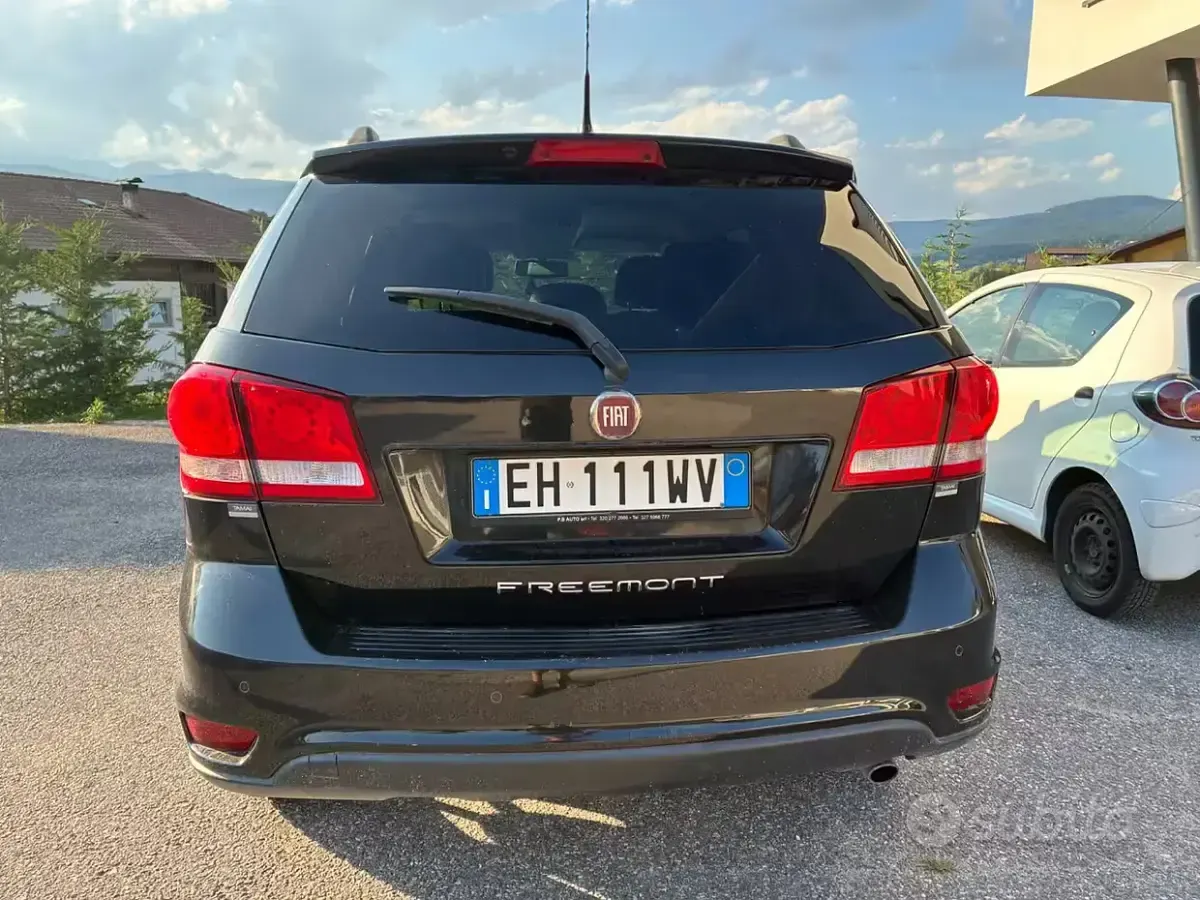 Usata Fiat Freemont Urban 170 CV (125 kW) 2011 Nero SUV
