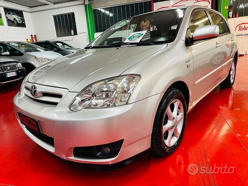 Grigio Usata 2005 Toyota Corolla Tre volumi | 4400 € (Cara) - Immagine 1/4